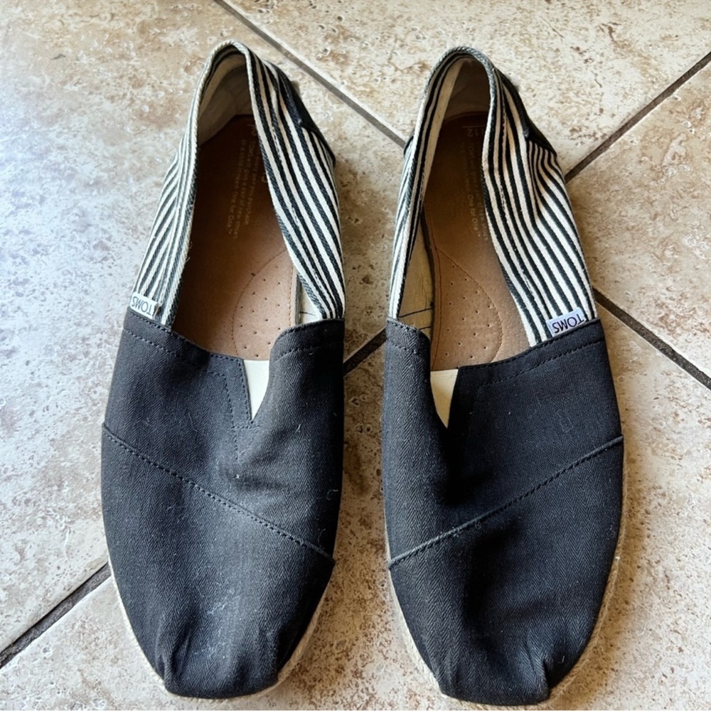 Men’s Tom’s